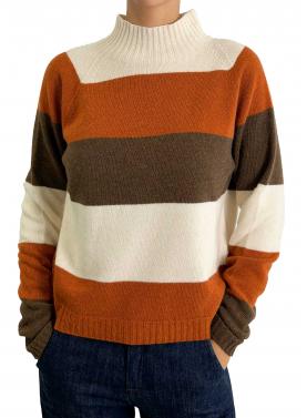 Maglione a righe collo alto